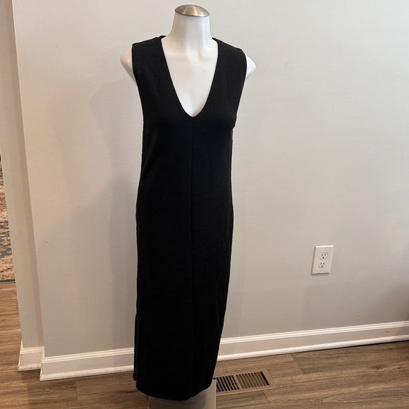 Uniqlo Small Elegant Black Sleeveless Dress - Picture 1 of 9